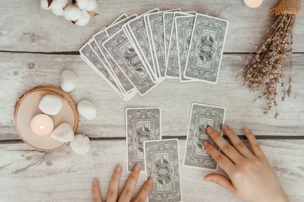Tarot marsylski, podstawy Tarota, symbole Tarota, Tarot dla początkujących, karty do wróżenia, Tarot Ridera Waite